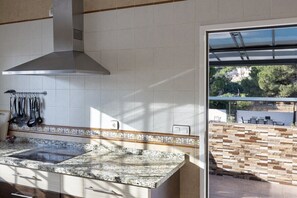 Geladeira, micro-ondas, fogão, cooktop