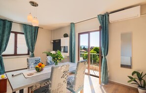 Dining - 1 bedroom awesome apartment in Vrboska (Vrboska)