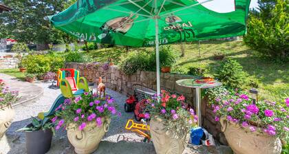 Awesome home in Dutovlje with WiFi
