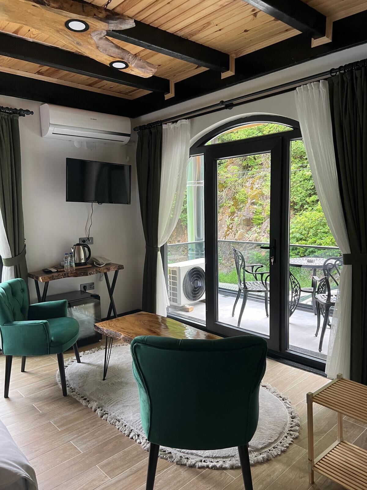 Deluxe Room | Free WiFi