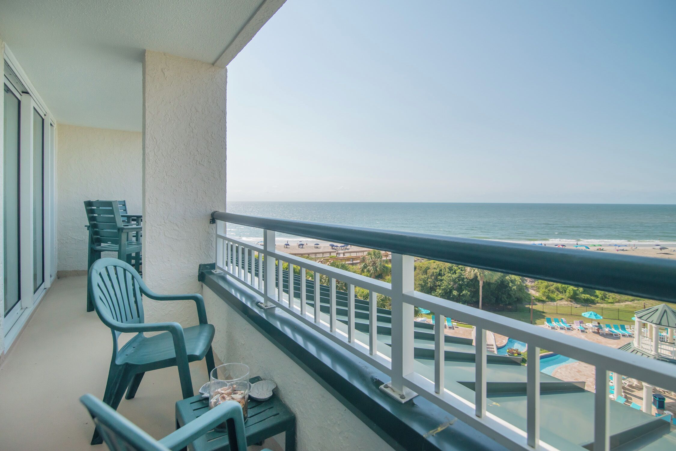 *Bridgewater 508* Stylish Beachfront 2 bedroom condo