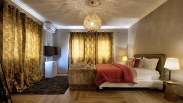 10 bedrooms, iron/ironing board, free WiFi, bed sheets