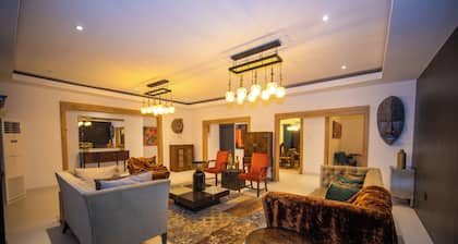 Luxurious 10 bedroom Villa