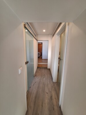 Interior - Komfortable Erdgeschosswohnung für bis zu 7 Gäste mit Garten und Parking (Reisach)