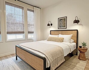 4 bedrooms, iron/ironing board, free WiFi, bed sheets - Brand New Luxury Townhome 2 Miles from The Square! (Oxford)