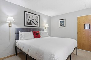 アイロン / アイロン台、WiFi (無料)、ベッドシーツ