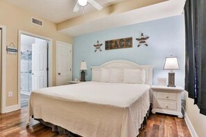 1 bedroom, desk, free WiFi, bed sheets - The Ocean Retreat 404-Gulf Views-Sleeps 6 (Panama City Beach)