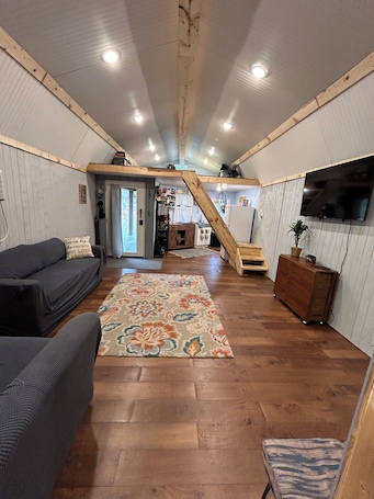 Interior. Tranquil cabin with AC and 2 creeks on secluded 5 acres with WiFi