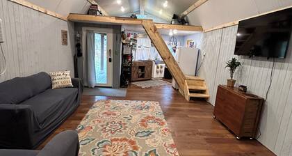 Tranquil cabin with AC and 2 creeks on secluded 5 acres with WiFi