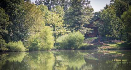 Hot Tub Cabin- In the Heart of Shawnee Wine Trail
