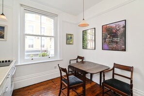 Dining - Charming West End Residence in Peaceful Fitzrovia (London)