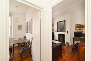 Interior - Charming West End Residence in Peaceful Fitzrovia (London)