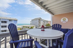 Outdoor dining - Sea Lion`s Den - Ocean View Condo, Steps to Sand (Carolina Beach)