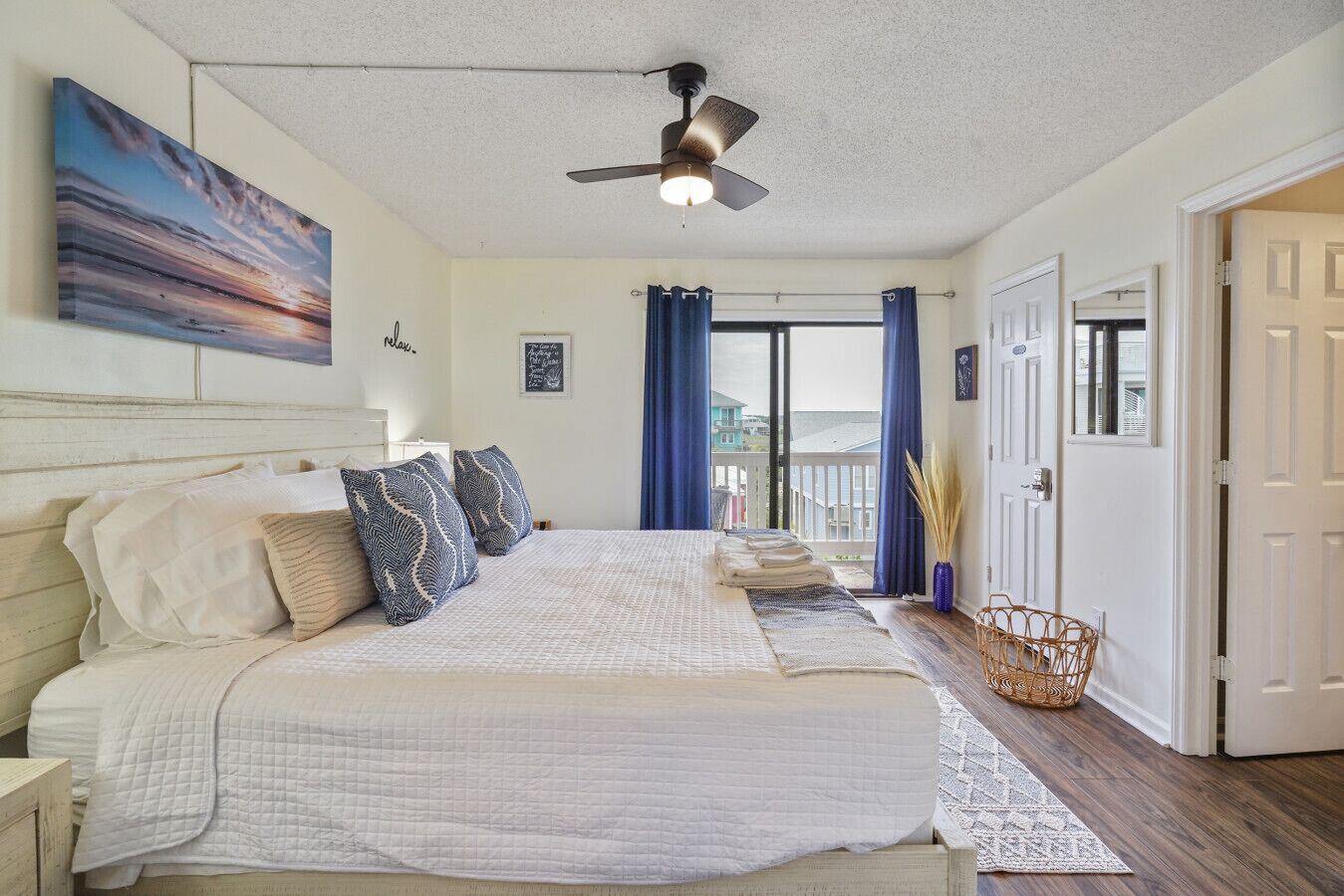 2 makuuhuonetta, työpöytä, silitysrauta/-lauta, ilmainen Wi-Fi