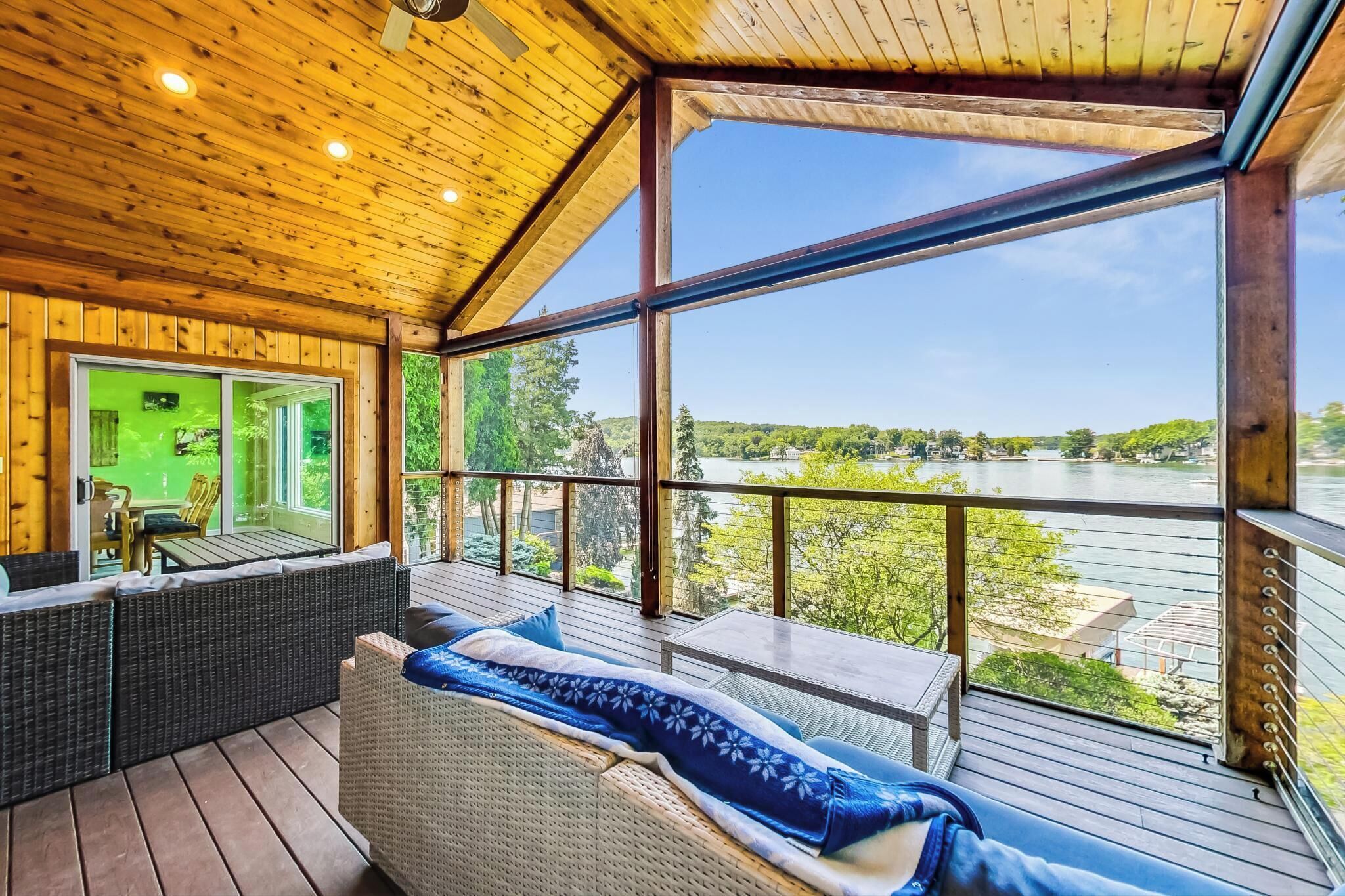 Lauderdale Lakes Lakefront Getaway, Sleeps 16