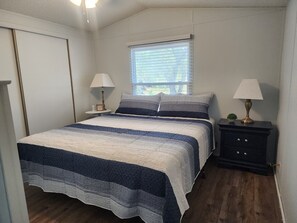 3 chambres, fer et planche à repasser, lit parapluie, Wi-Fi gratuit