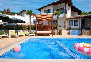 Pool - Guest house Andrea (Dobrich Province)
