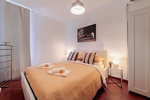 2 slaapkamers, een bureau, een strijkplank/strijkijzer, gratis wifi