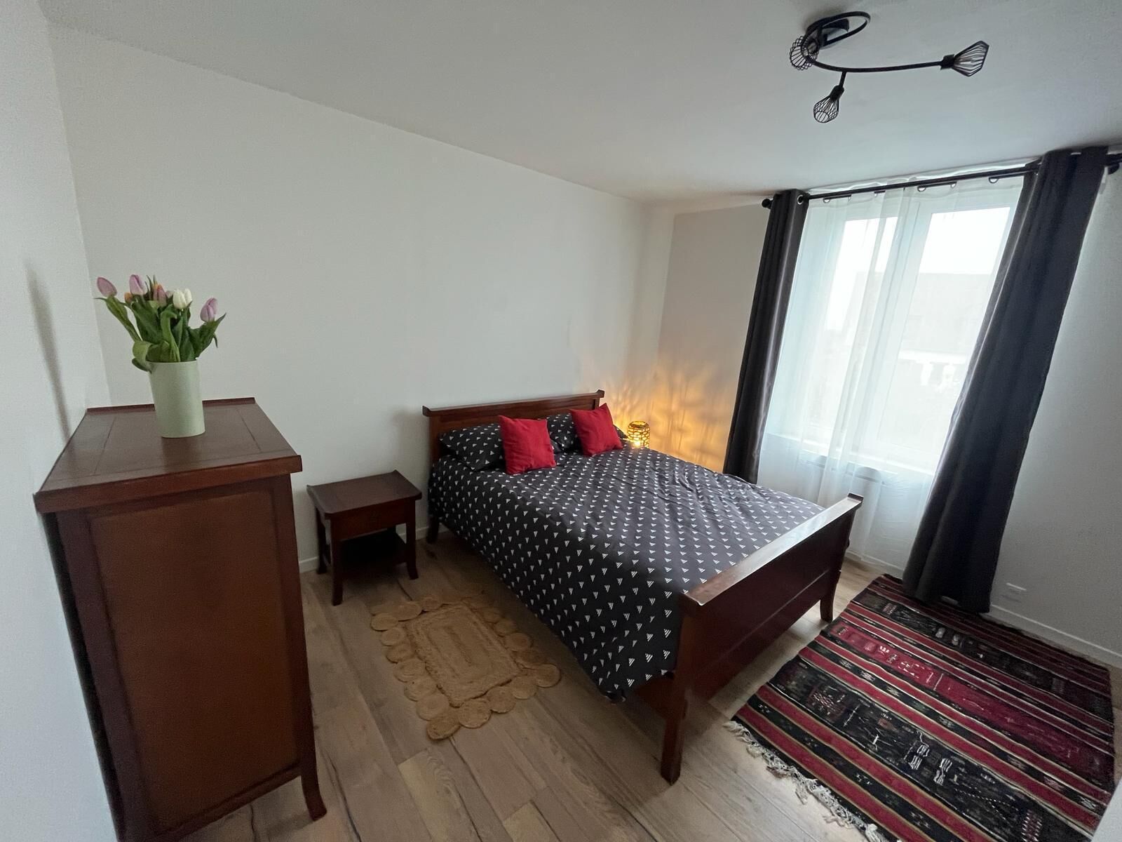 3 makuuhuonetta, silitysrauta/-lauta, vauvan matkasänky, ilmainen Wi-Fi