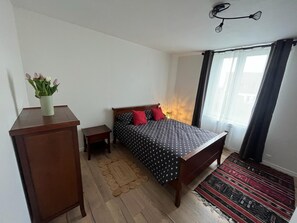 3 chambres, fer et planche à repasser, lit parapluie, Wi-Fi gratuit