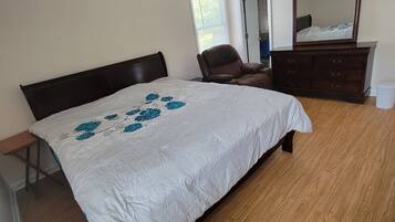 4 bedrooms, iron/ironing board, WiFi, bed sheets