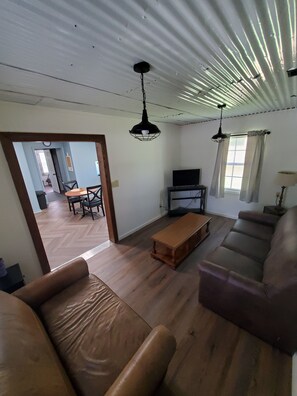 Living area - Tinyshinygem!  2-bedroom house with AC and WiFi in Grayson (Grayson)