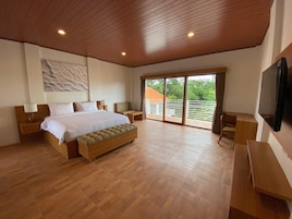Deluxe Double Room | Minibar, WiFi (free), bed sheets