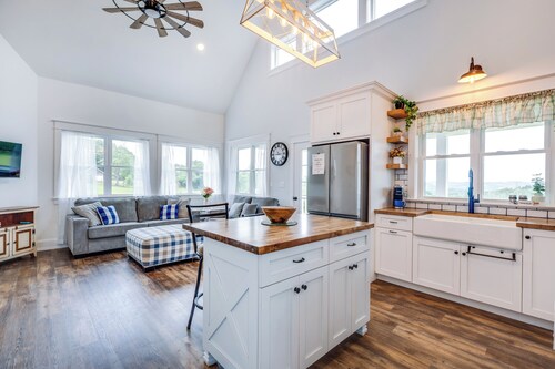 Azur Hillside Haven: A Perfect Wellsboro Getaway!