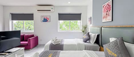 Kamar Twin Comfort, Beberapa Tempat Tidur, pemandangan kota | Brankas, tirai kedap cahaya, kedap suara, dan setrika/meja setrika