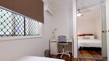 4 bedrooms, in-room safe, desk, iron/ironing board