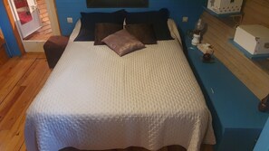 3 slaapkamers, een bureau, een strijkplank/strijkijzer, gratis wifi