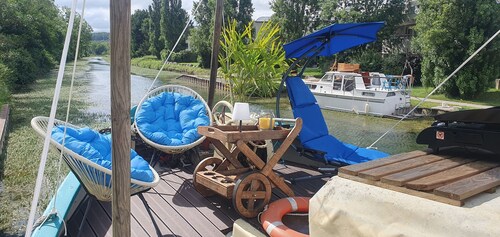 Experience A Bord D'une Peniche Centenaire