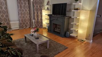 Smart TV, fireplace