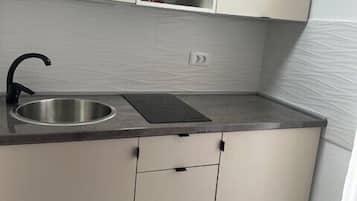 Cookware/dishes/utensils