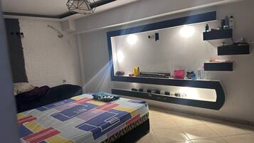 1 bedroom, WiFi, bed sheets