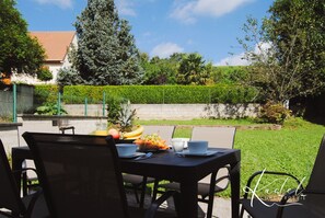 Outdoor dining - Maisons Entière aux Portes de la Champagne (Essômes-sur-Marne)