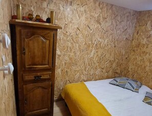 2 bedrooms, iron/ironing board