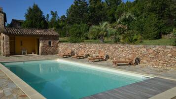 Piscine extérieure (ouverte en saison)