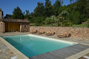 Piscine extérieure (ouverte en saison)