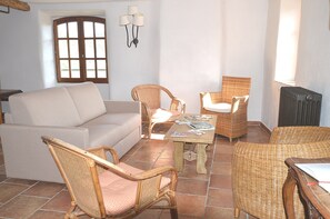 Lobby sitting area - Mas des Druilles (Generargues)