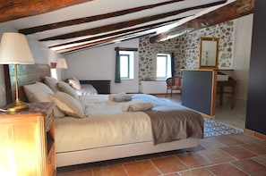 Superior Triple Room, Mountain View (Ponant) | Premium bedding, pillow-top beds, individually decorated - Mas des Druilles (Generargues)