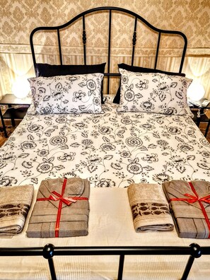 2 bedrooms, desk, iron/ironing board, travel cot - Self check-in H24 3 minutes from Metro Battistini. Quiet and cozy. (Roma)