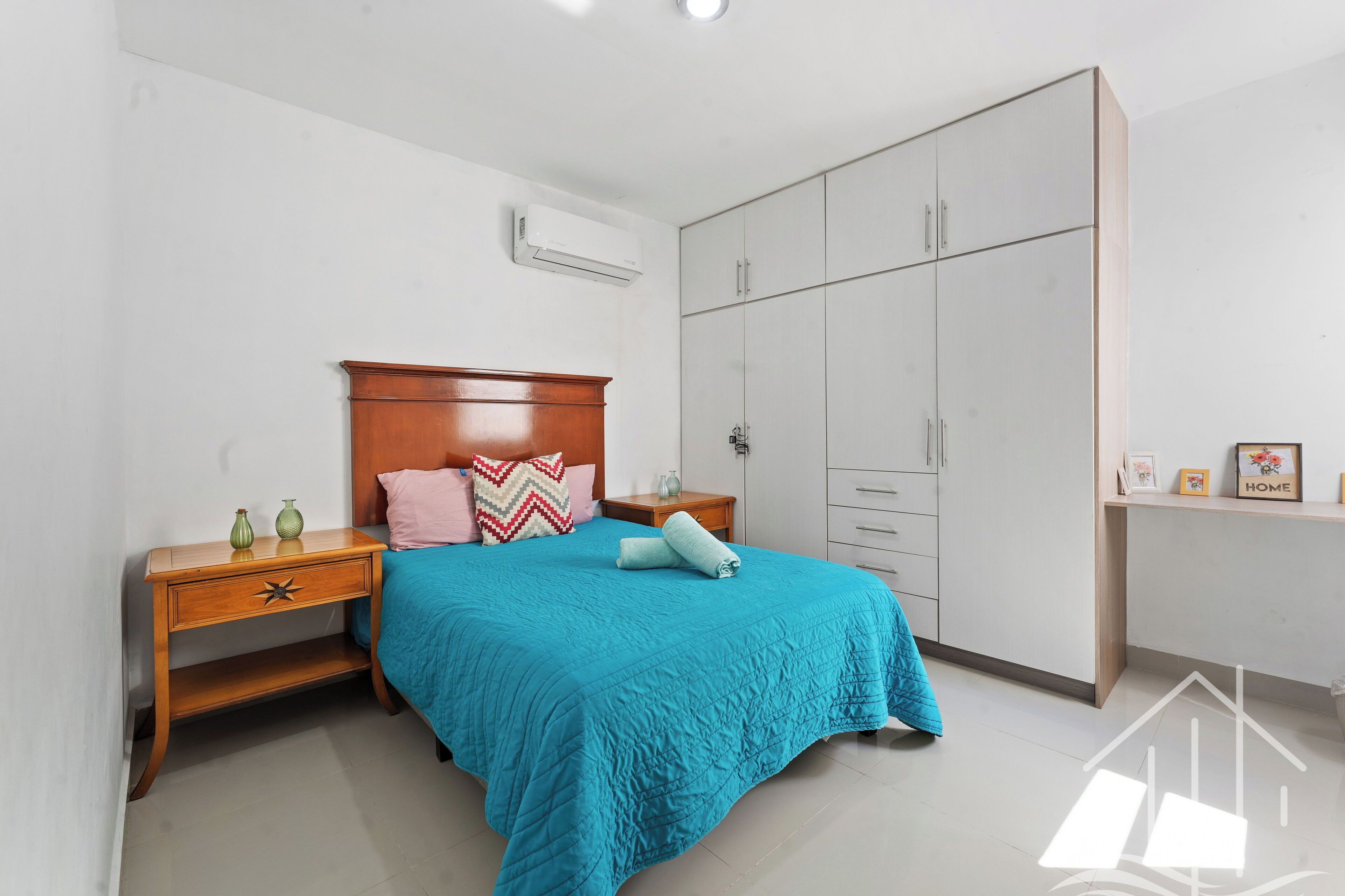 2 bedrooms, desk, iron/ironing board, WiFi