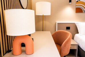 Habitación triple Deluxe | Colchones viscoelásticos, minibar, escritorio