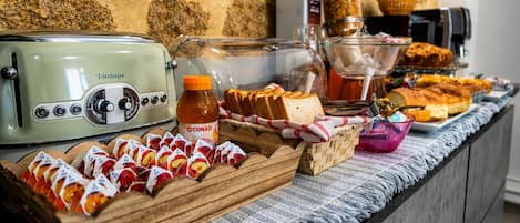 Desayuno bufé gratuito y diario