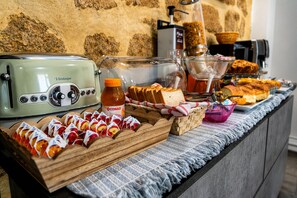 Free daily buffet breakfast  - Dana Rooms Bed and Breakfast (Castellammare del Golfo)