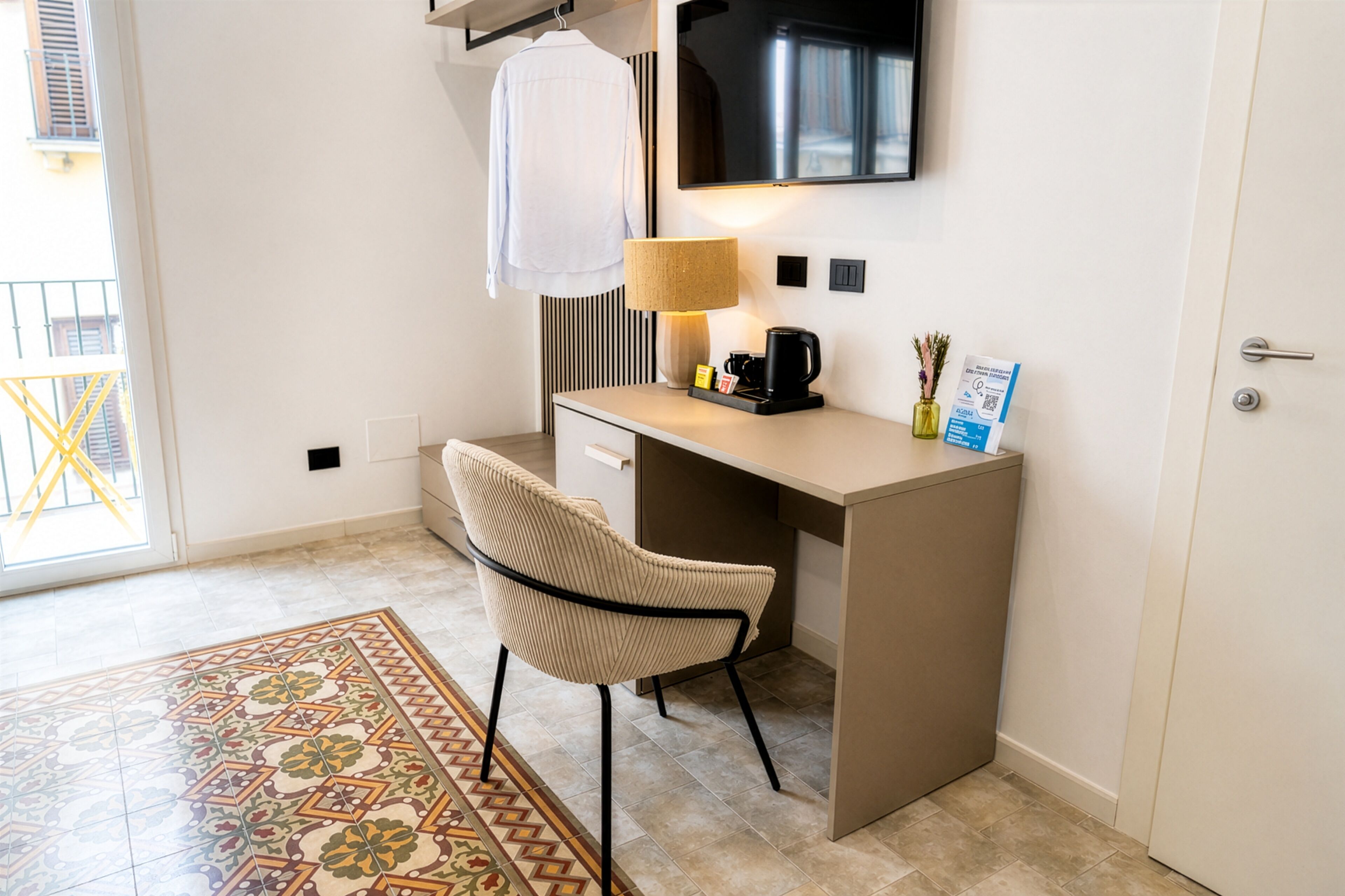 Quarto quádruplo luxo | Camas com colchões de espuma com sistema de memória, frigobar