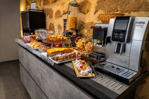 Free daily buffet breakfast  - Dana Rooms Bed and Breakfast (Castellammare del Golfo)