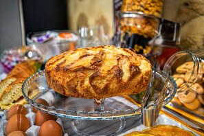 Free daily buffet breakfast - Dana Rooms Bed and Breakfast (Castellammare del Golfo)