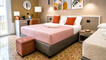 Tremannsrom – deluxe | Memory foam-senger, minibar, skrivebord og skrivebord for bærbar PC